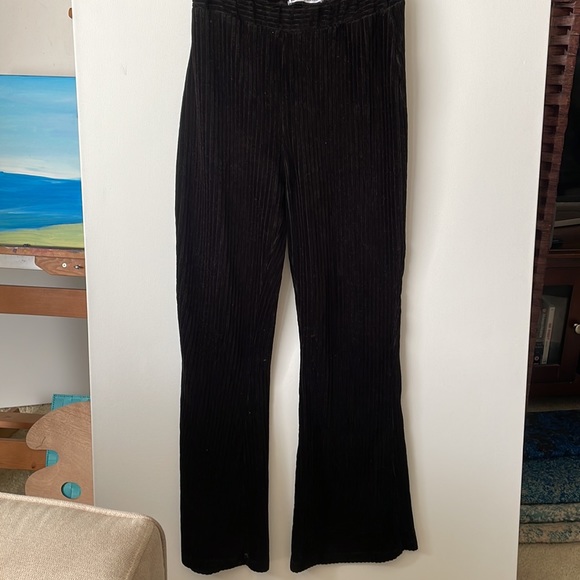 Urban Outfitters: Black Ribbed Flared Leggings. Size M. - Picture 3 of 3